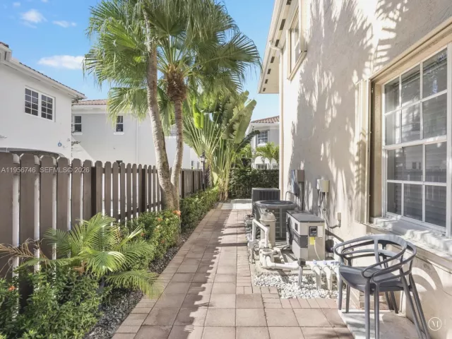 5-bedroom home for sale in Sunny Isles Beach - 3960 194th Trl - MondialRealty