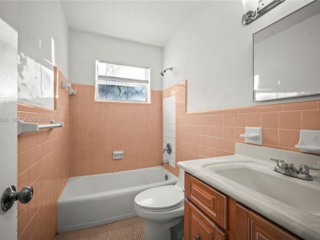 Home for rent at 701 N 70th Ave 0 - photo 7450470