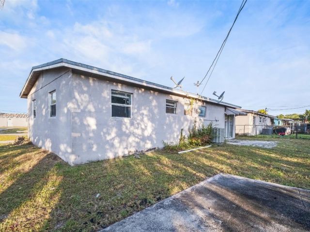 Home for rent at 701 N 70th Ave 0 - photo 7450490