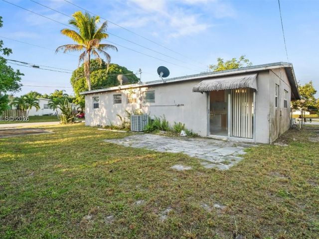 Home for rent at 701 N 70th Ave 0 - photo 7450492