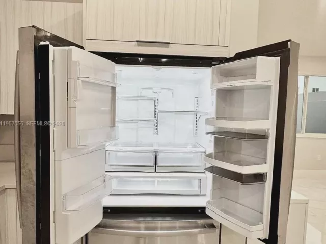 3-bedroom home for rent in Doral - 10420 NW 67th St 10420 - MondialRealty