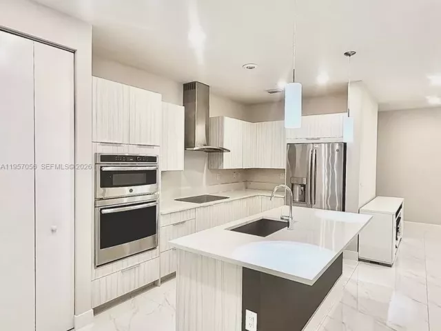 3-bedroom home for rent in Doral - 10420 NW 67th St 10420 - MondialRealty