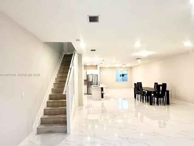 3-bedroom home for rent in Doral - 10420 NW 67th St 10420 - MondialRealty