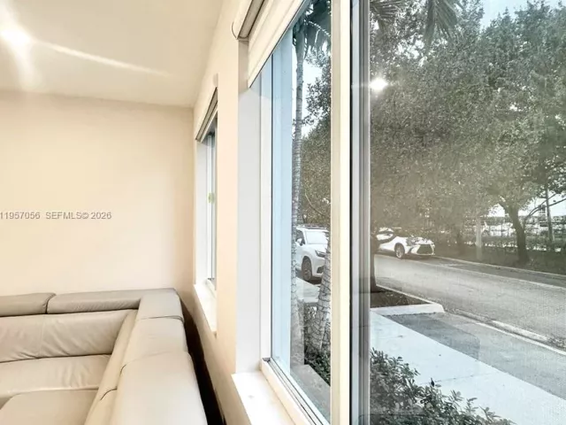 3-bedroom home for rent in Doral - 10420 NW 67th St 10420 - MondialRealty