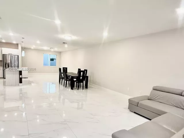 3-bedroom home for rent in Doral - 10420 NW 67th St 10420 - MondialRealty