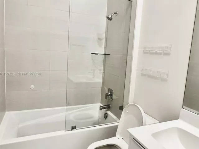 3-bedroom home for rent in Doral - 10420 NW 67th St 10420 - MondialRealty