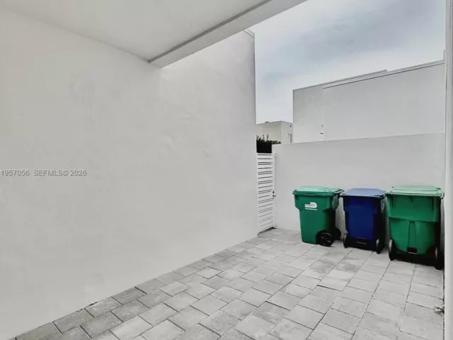 3-bedroom home for rent in Doral - 10420 NW 67th St 10420 - MondialRealty