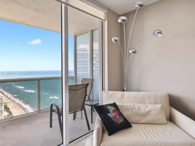 3-bedroom condo for rent in Hallandale Beach - 1830 S Ocean Dr 4211 - MondialRealty