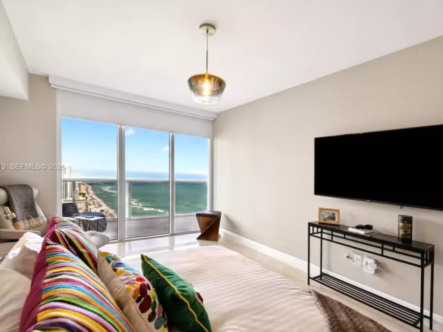 3-bedroom condo for rent in Hallandale Beach - 1830 S Ocean Dr 4211 - MondialRealty