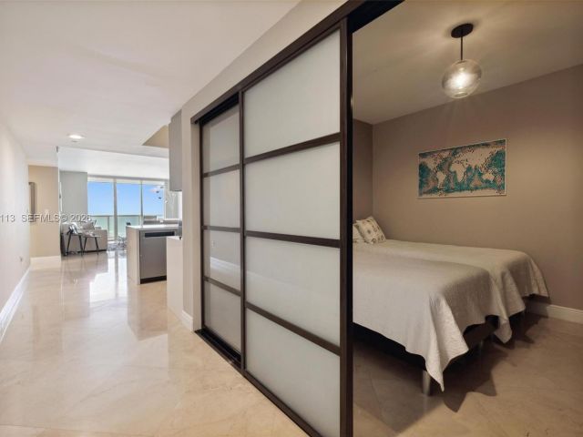 Apartment for rent  Unit #4211 - photo 7313985