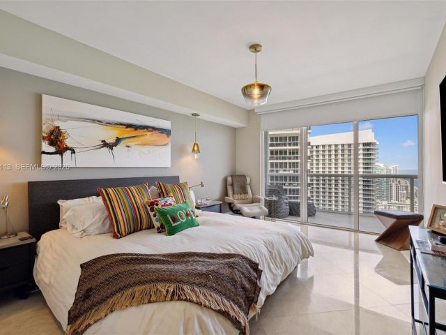 Apartment for rent  Unit #4211 - photo 7313989