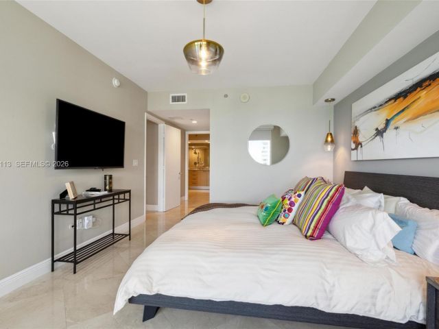 Apartment for rent  Unit #4211 - photo 7313990