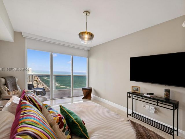 Apartment for rent  Unit #4211 - photo 7313991