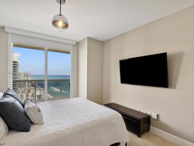 Apartment for rent  Unit #4211 - photo 7313993