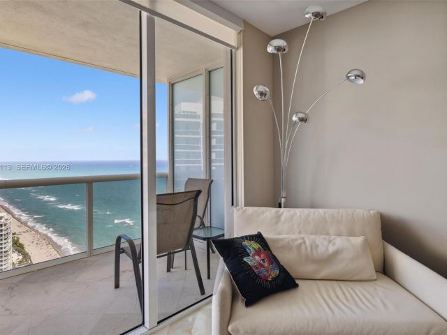 Apartment for rent  Unit #4211 - photo 7313994