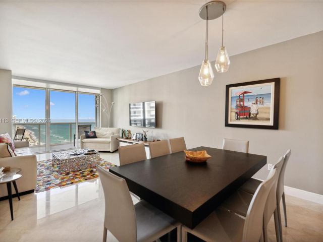 Apartment for rent  Unit #4211 - photo 7313997