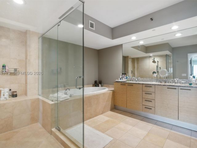 3-bedroom condo for rent in Hallandale Beach - 1830 S Ocean Dr 4211 - MondialRealty
