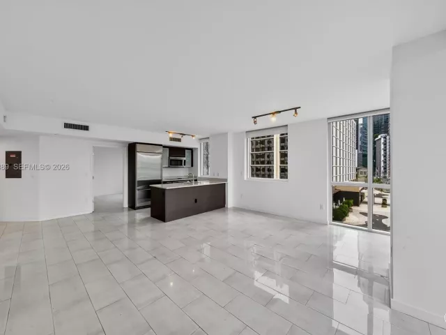 2-bedroom condo for rent in Miami - 500 Brickell Ave 501 - MondialRealty