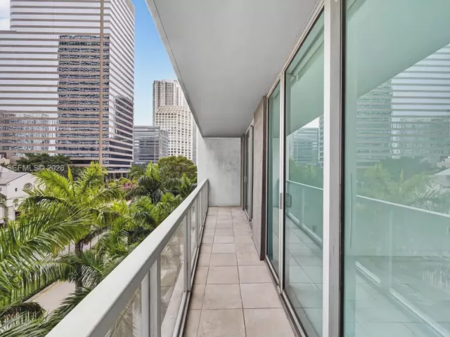 2-bedroom condo for rent in Miami - 500 Brickell Ave 501 - MondialRealty