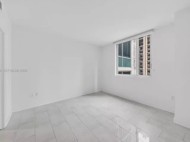 2-bedroom condo for rent in Miami - 500 Brickell Ave 501 - MondialRealty