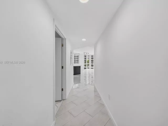 2-bedroom condo for rent in Miami - 500 Brickell Ave 501 - MondialRealty