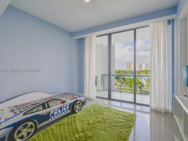 3-bedroom condo for sale in Aventura - 3250 NE 188th St 404 - MondialRealty