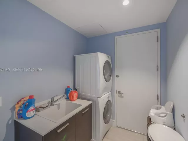 3-bedroom condo for sale in Aventura - 3250 NE 188th St 404 - MondialRealty