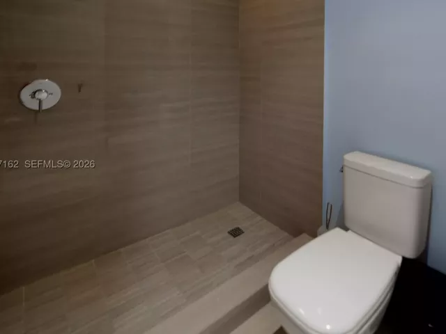 3-bedroom condo for sale in Aventura - 3250 NE 188th St 404 - MondialRealty