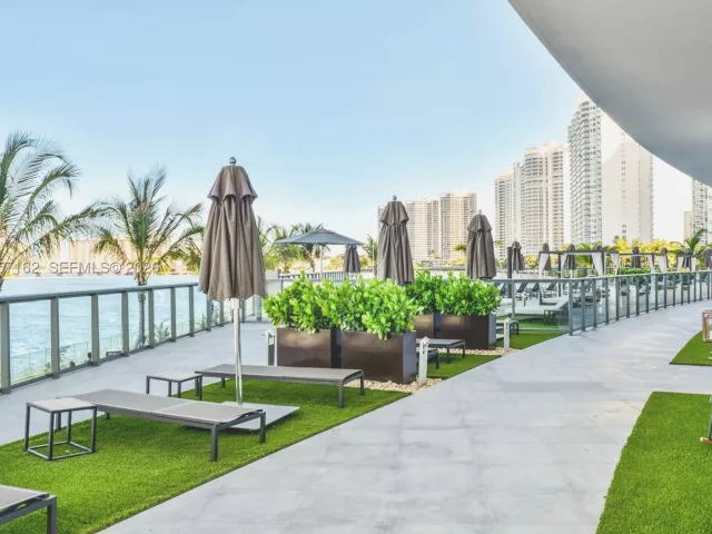 3-bedroom condo for sale in Aventura - 3250 NE 188th St 404 - MondialRealty