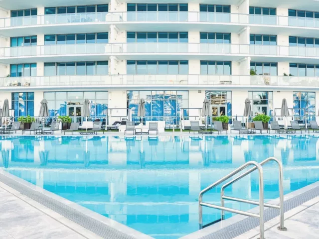 3-bedroom condo for sale in Aventura - 3250 NE 188th St 404 - MondialRealty