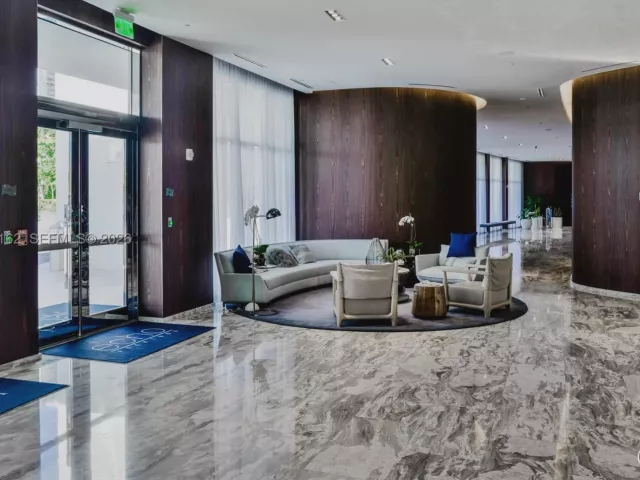 3-bedroom condo for sale in Aventura - 3250 NE 188th St 404 - MondialRealty