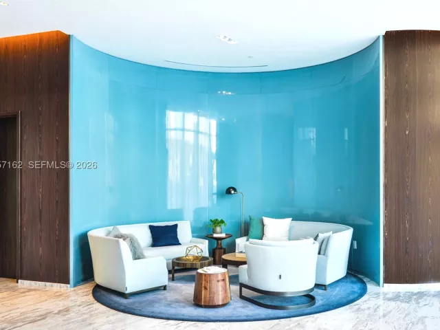 3-bedroom condo for sale in Aventura - 3250 NE 188th St 404 - MondialRealty