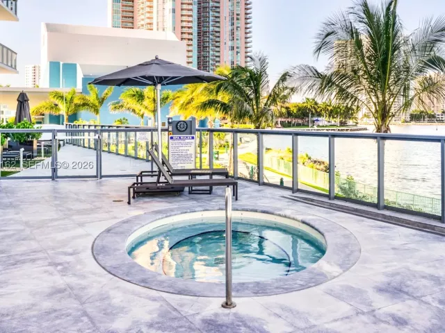 3-bedroom condo for sale in Aventura - 3250 NE 188th St 404 - MondialRealty
