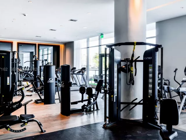 3-bedroom condo for sale in Aventura - 3250 NE 188th St 404 - MondialRealty