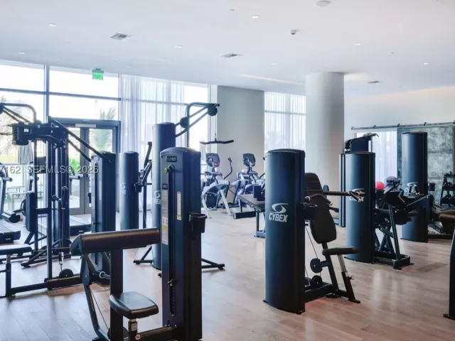 3-bedroom condo for sale in Aventura - 3250 NE 188th St 404 - MondialRealty