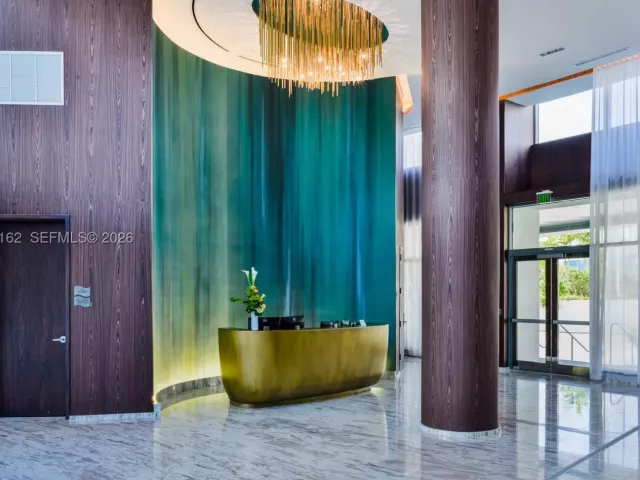 3-bedroom condo for sale in Aventura - 3250 NE 188th St 404 - MondialRealty