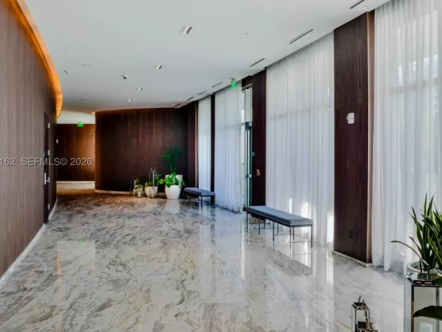 3-bedroom condo for sale in Aventura - 3250 NE 188th St 404 - MondialRealty