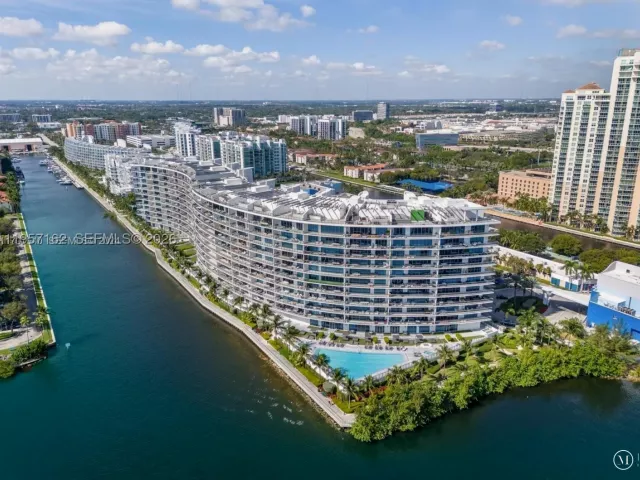 3-bedroom condo for sale in Aventura - 3250 NE 188th St 404 - MondialRealty