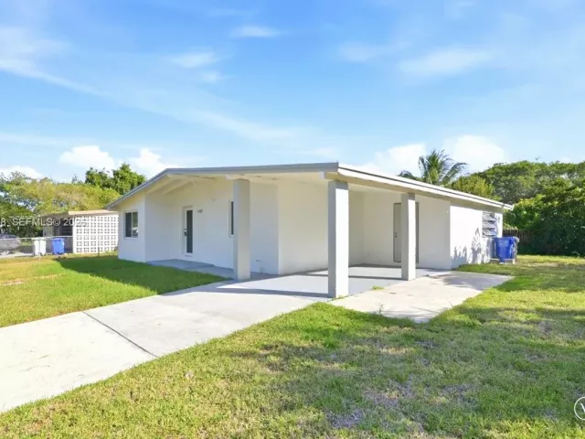 3-bedroom home for sale in Pompano Beach - 1400 NE 43rd Ct - MondialRealty
