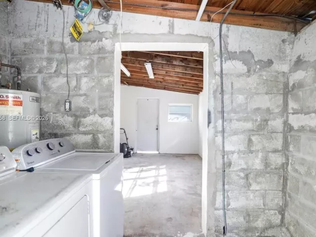 3-bedroom home for sale in Pompano Beach - 1400 NE 43rd Ct - MondialRealty