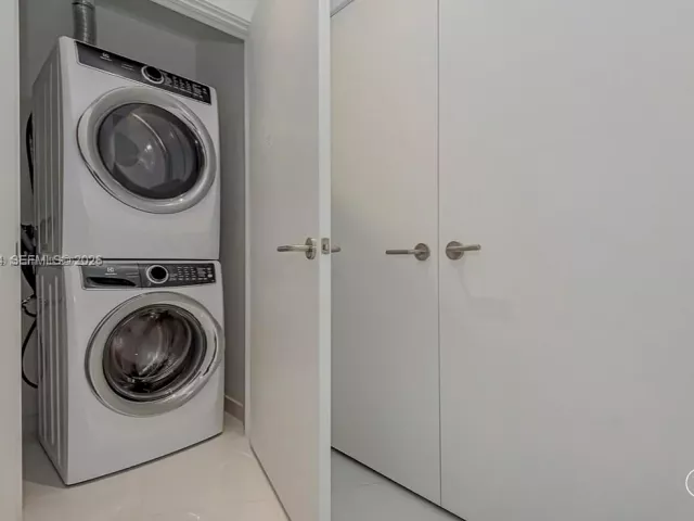 1-bedroom condo for rent in Miami - 851 NE 1st Ave 4302 - MondialRealty