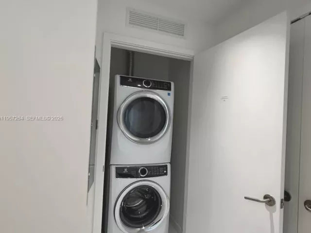 1-bedroom condo for rent in Miami - 851 NE 1st Ave 4302 - MondialRealty