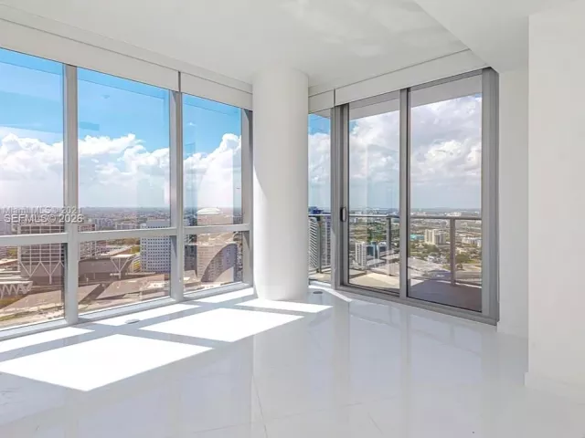 1-bedroom condo for rent in Miami - 851 NE 1st Ave 4302 - MondialRealty