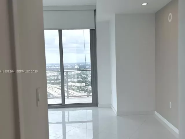 1-bedroom condo for rent in Miami - 851 NE 1st Ave 4302 - MondialRealty