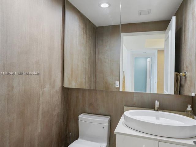 Apartment for sale  Unit #1805 - photo 7404363