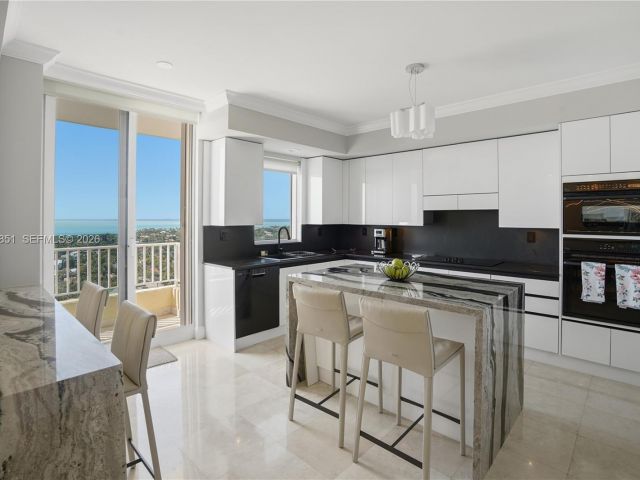 Apartment for sale  Unit #1805 - photo 7404364