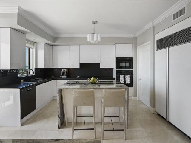 Apartment for sale  Unit #1805 - photo 7404365