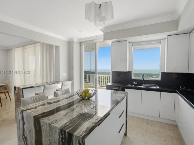 Apartment for sale  Unit #1805 - photo 7404366