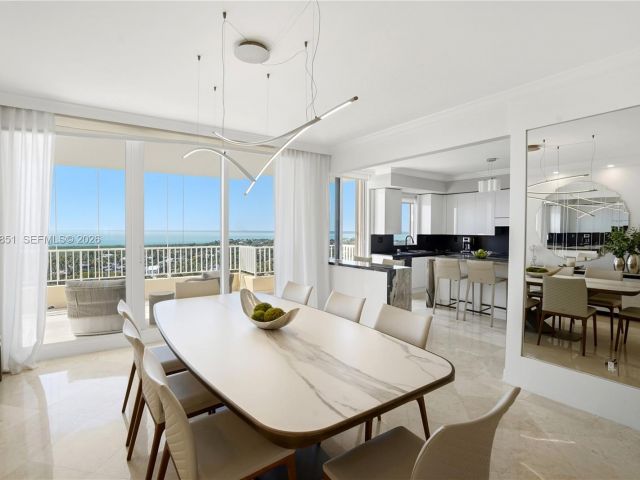 Apartment for sale  Unit #1805 - photo 7404372