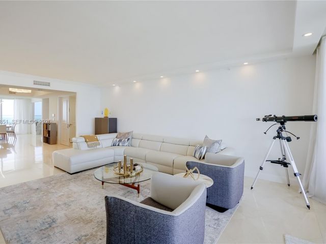 Apartment for sale  Unit #1805 - photo 7404374